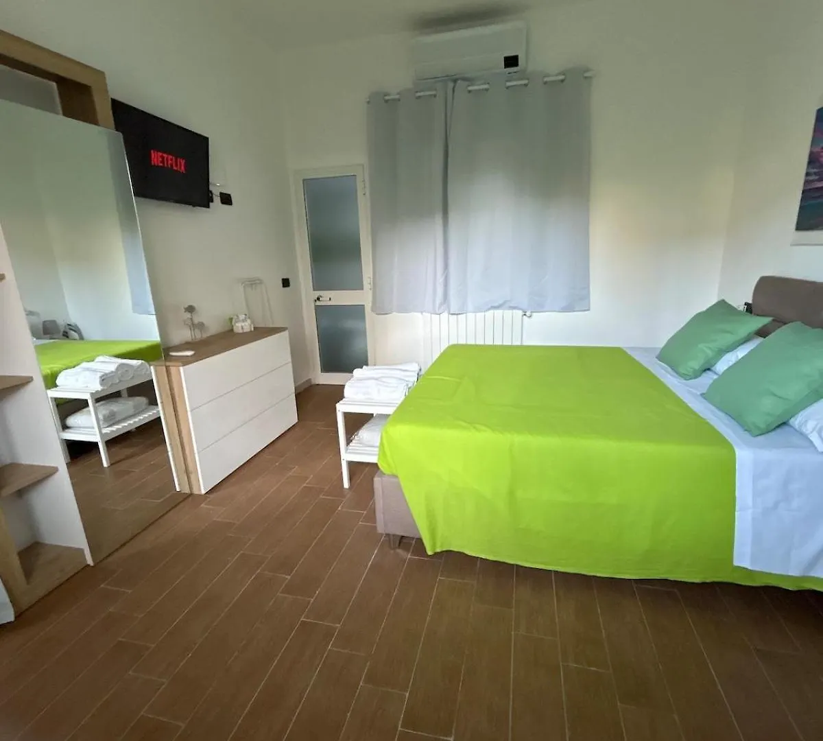 Villa Perla Marina di Massa Guest house